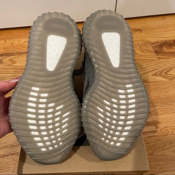 Yeezy Boost 350 V2 Beluga Men’s 5.5 - Picture 6 of 10